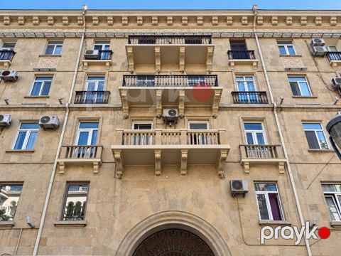 Satılır 2 otaqlı köhnə tikili 60 m² — Bakı