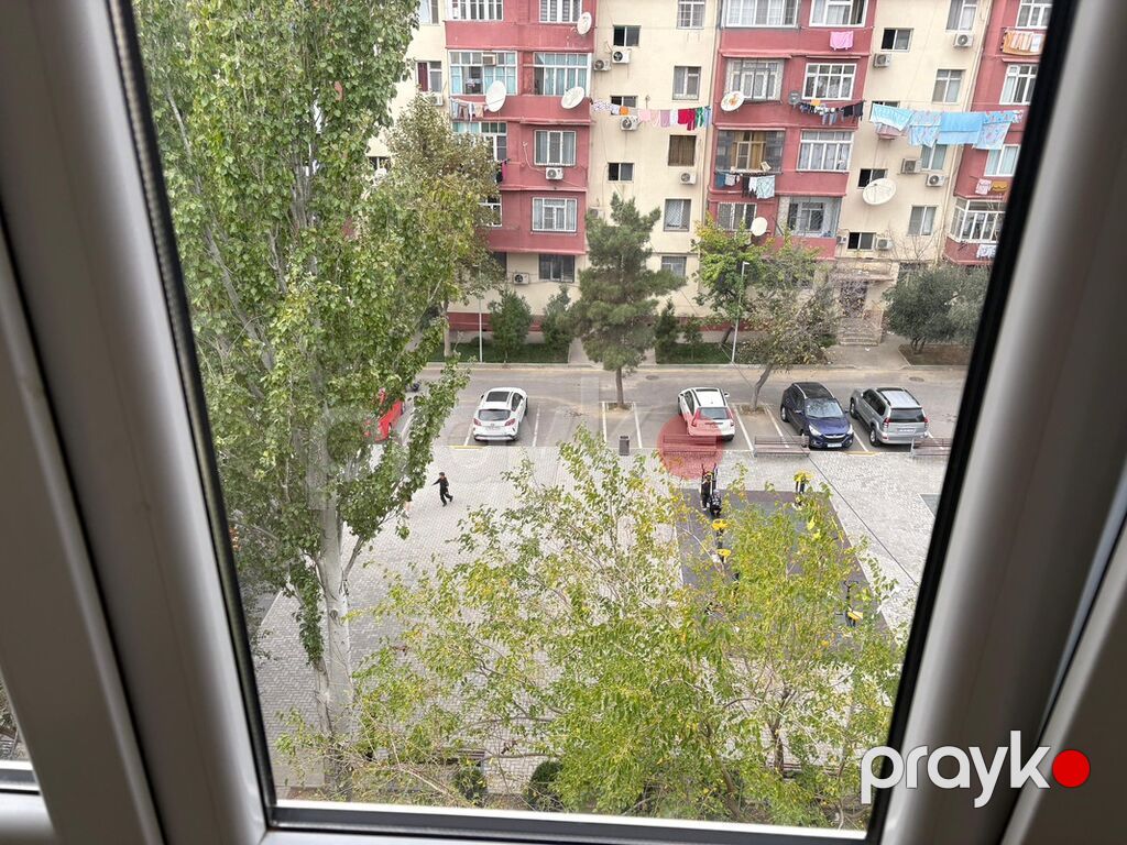 Satılır 3 otaqlı köhnə tikili 80 m², Xalqlar Dostluğu m. Bina daşdır — Qonaq otağı üçün, Bakı (5)