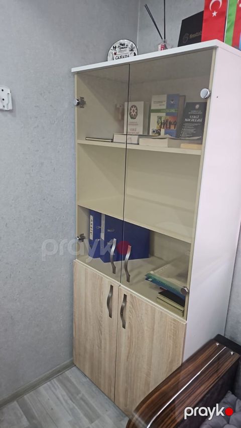 ideal veziyyetde 6 eded ofis dolabi satilir. Qiymet 1 ededi 150 — Bakı
