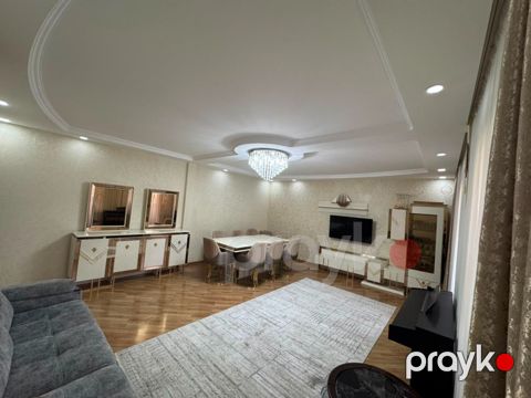 Satılır 4 otaqlı köhnə tikili 130 m² — Bakı