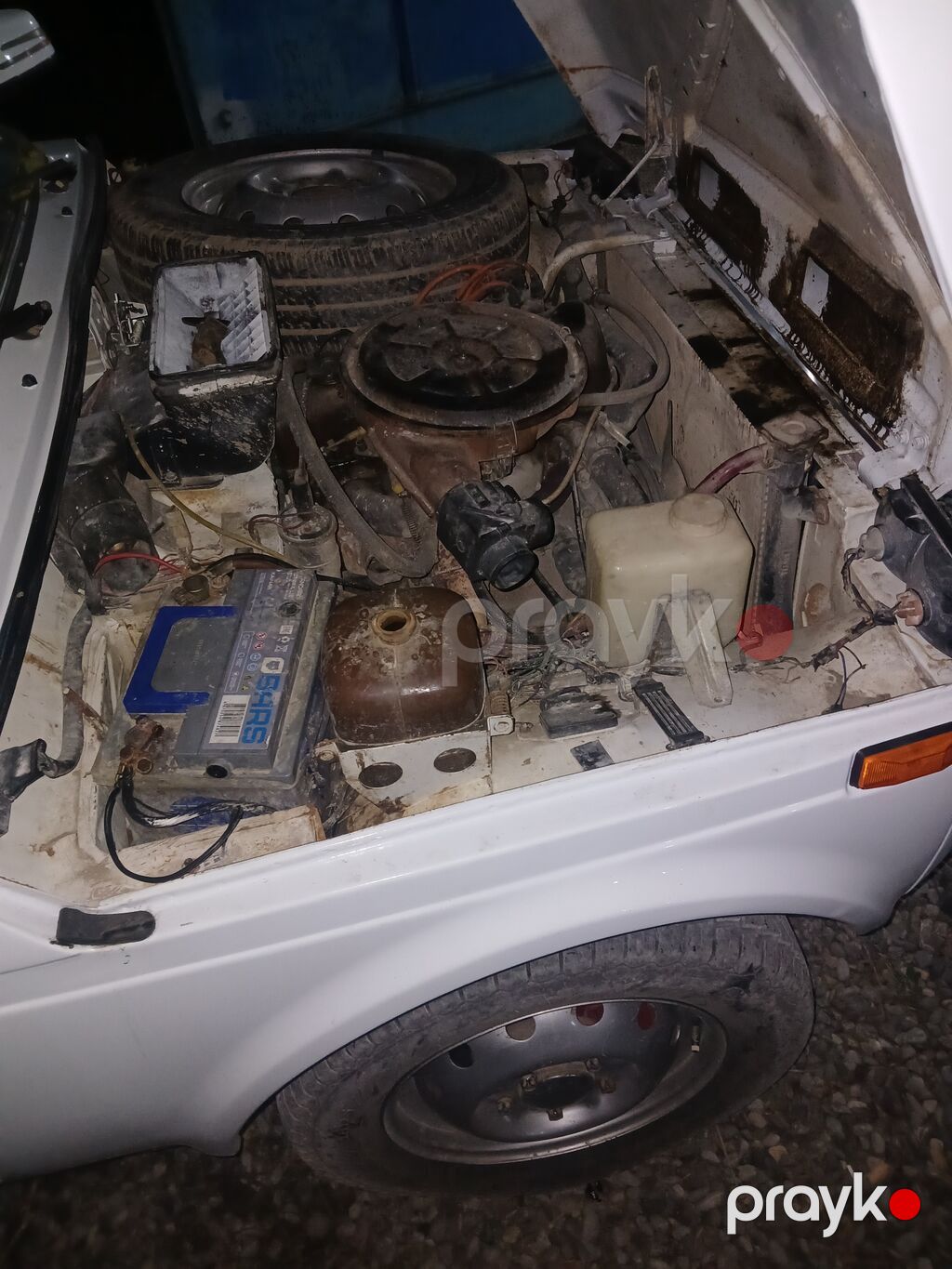Model: Lada Niva (VAZ 2121) Kuzov: 3 qapılı, ağ rəng Ötürücü: Tam — Avtomobillər, Bərdə (6)