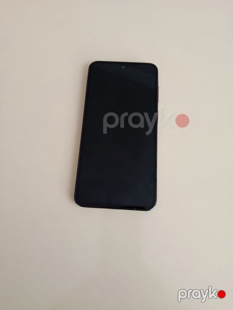 Smartfon – qara rəng, düz kənarlı korpusla Xüsusiyyətlər: - Tam