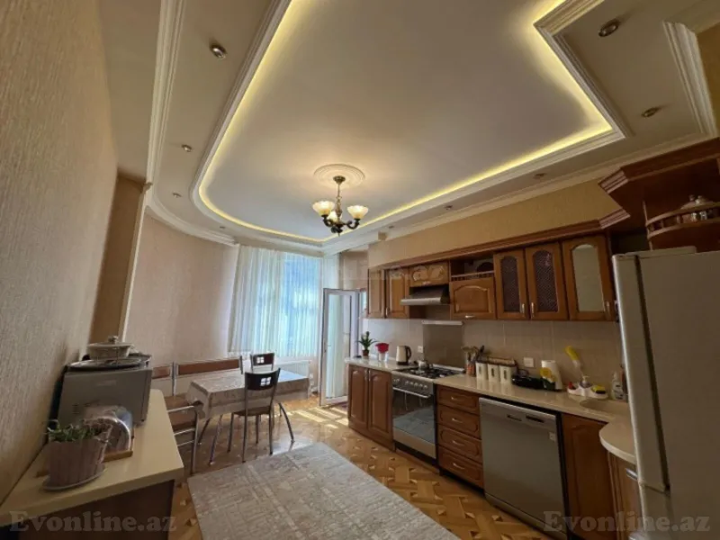 Satılır 3 otaqlı Mənzil Yeni tikili 140 m² Bakı, Yasamal r., İnşaatçılar m — Mənzil, Bakı (7)