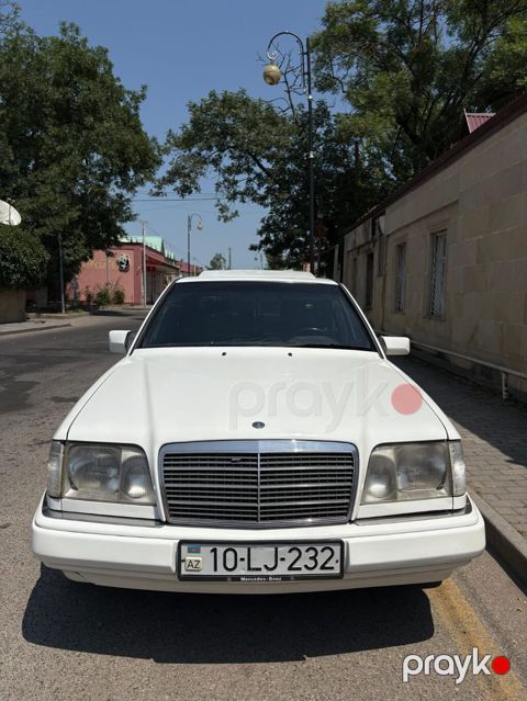 Mercedes-Benz W124: 2.2 l 1994 il Sedan — Quba