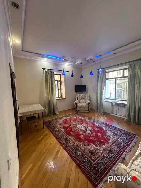İcarəyə verilir 2 otaqlı köhnə tikili 60 m² — Bakı