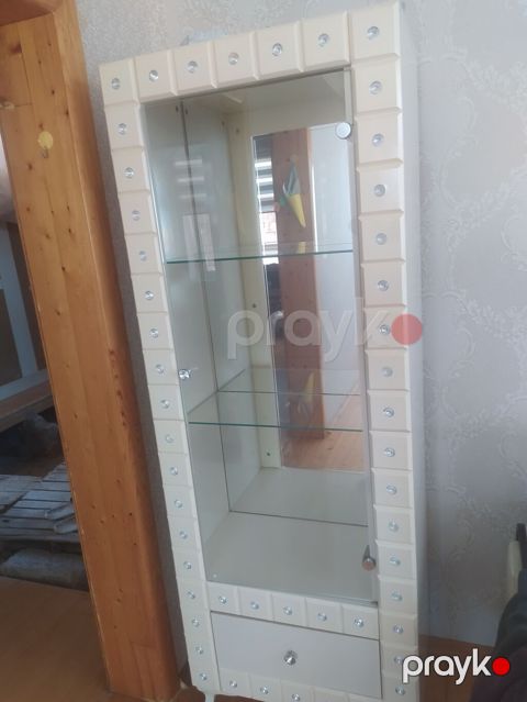 Şüşə vitrin dolabı - Rəng: krem/ışıq bej - Material: MDF karkas — Digah