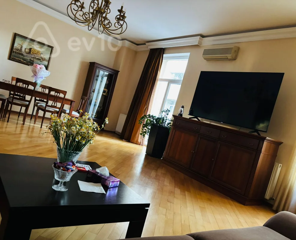 4 otaqlı mənzil, 220 m², Salatın Əsgərova — Bakı