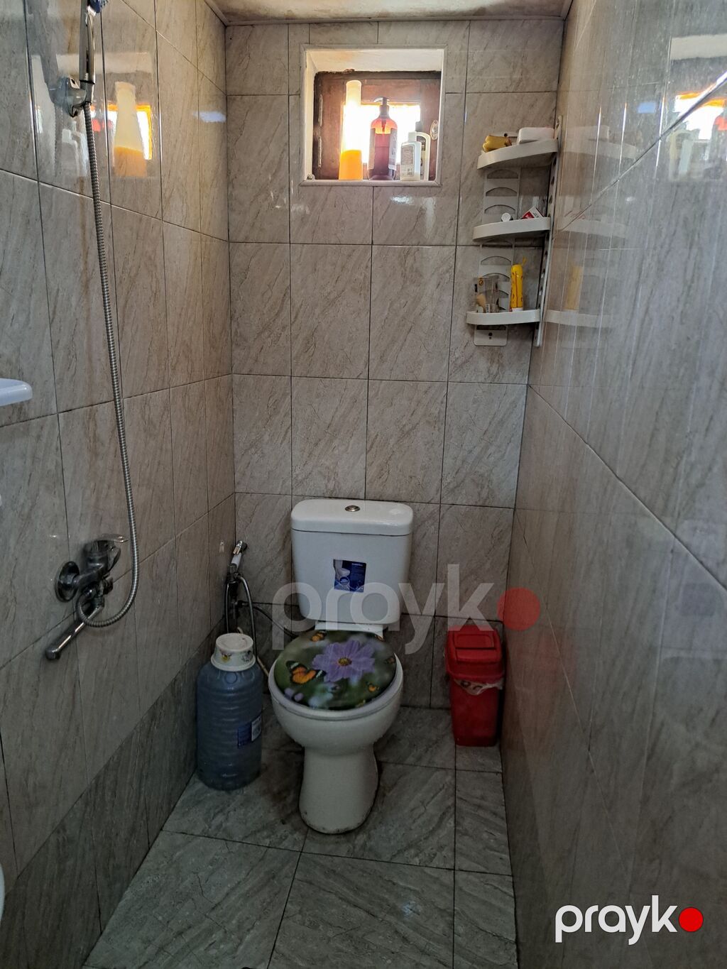 Ünvan olaraq Yeni Yasamal, İnşaatçılar metrosuna yaxın yerdədi.Evin — Mənzil, Bakı (5)