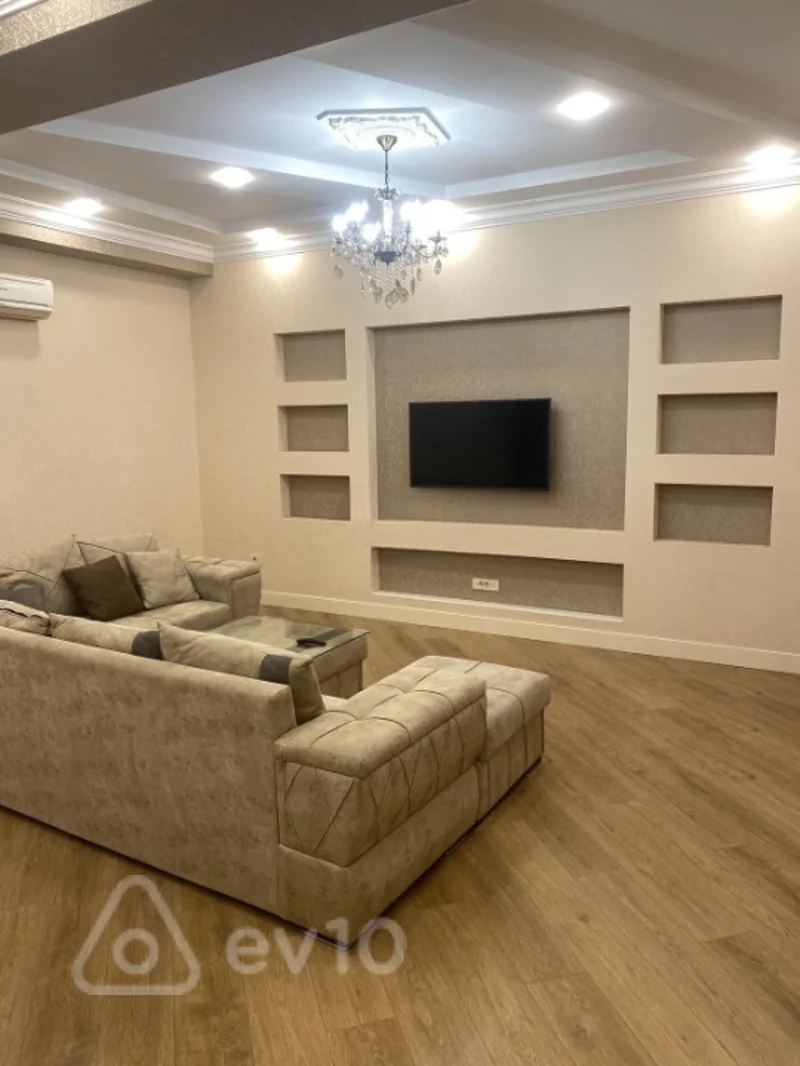 3 otaqlı mənzil, 147 m², Ağ Şəhər. Mərkəzi bulvar küçəsi Renessans-El — kirayə — Bakı
