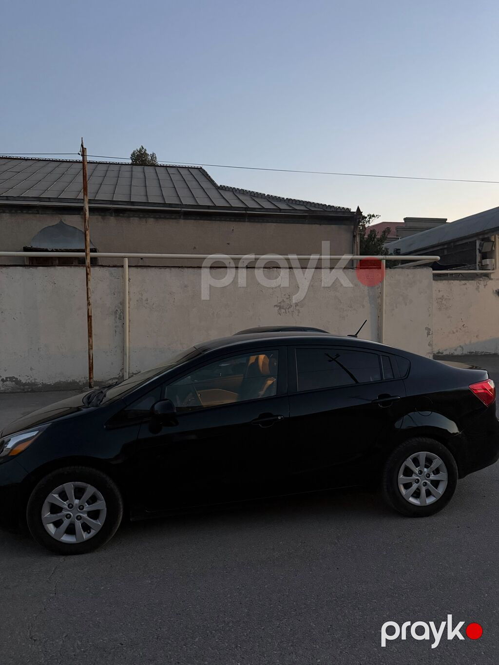 Kia Rio sedan – qara rəng, Azərbaycan nömrə nişanı “88 CH 751” — Avtomobillər, Bakı (4)