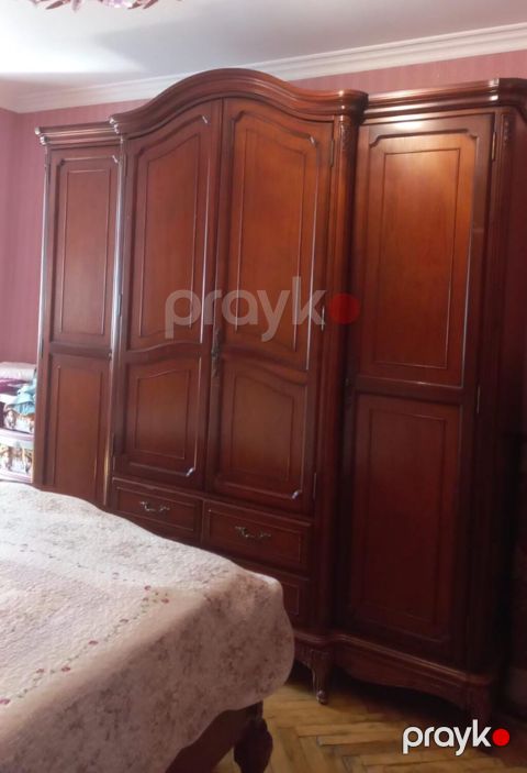 200 man(Qara Qarayev). Dolab. satılır. Vpp 8983rm GÜL E — Bakı