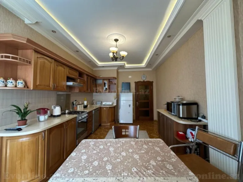Satılır 3 otaqlı Mənzil Yeni tikili 140 m² Bakı, Yasamal r., İnşaatçılar m — Mənzil, Bakı (8)