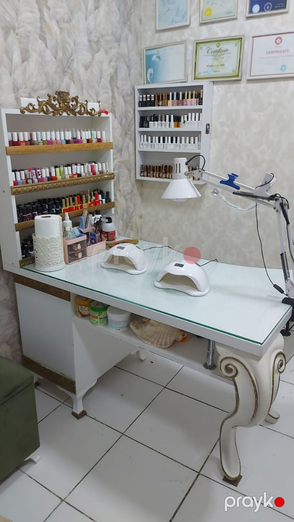 Manikur stolu və makiyaj şkafı satılır Xüsusi yığılmayıb, çox möhkəm — Salon mebeli, Bakı (4)