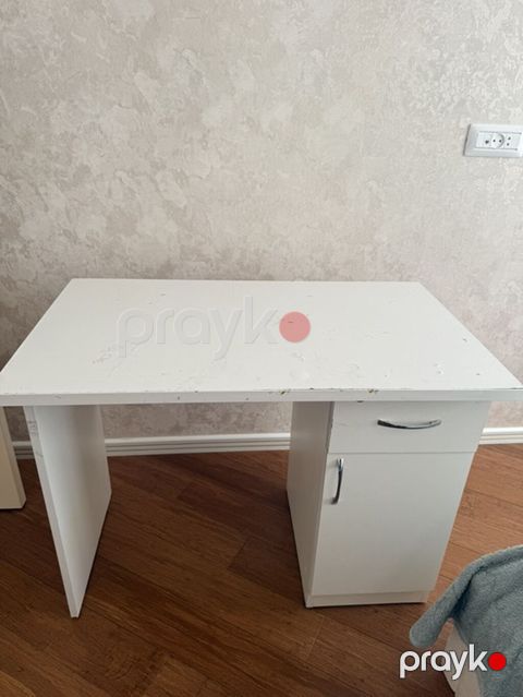 Düz masa, Polkalı, Siyirməli, Sadə laminat, Zəmanətsiz, Kredit yoxdur