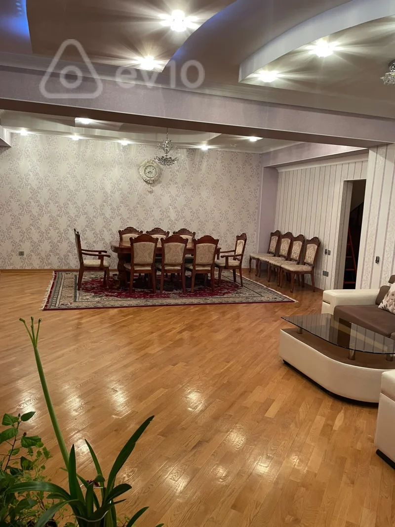 6 otaqlı mənzil, 300 m², Ənvər Hüseyinov küçəsi — Bakı