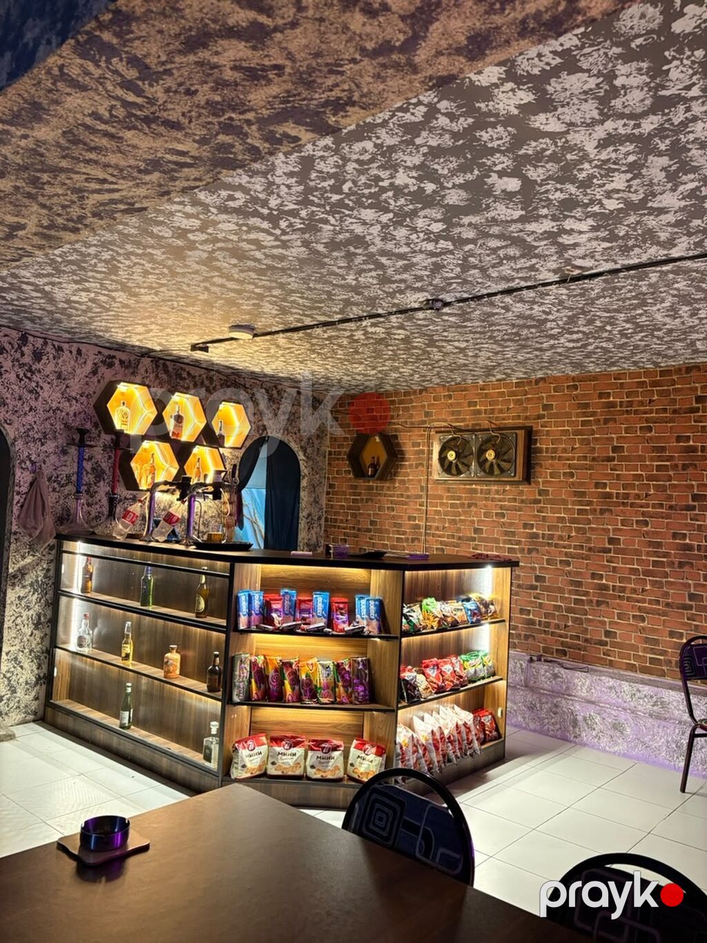 Lounge/kafe məkanı – rahat oturma zonaları və neon işıqlandırma — Əmlak, Xaçmaz (5)