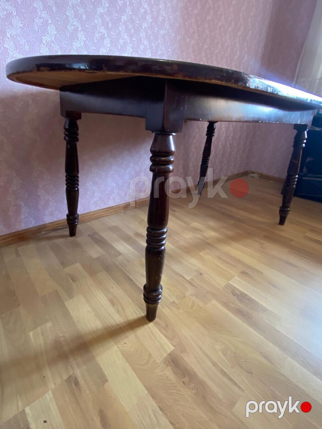 Qədimi üslubda, taxta, oyma ayaqlı masa satılır. Vəziyyəti yaxşıdır — Masalar, Bakı (3)