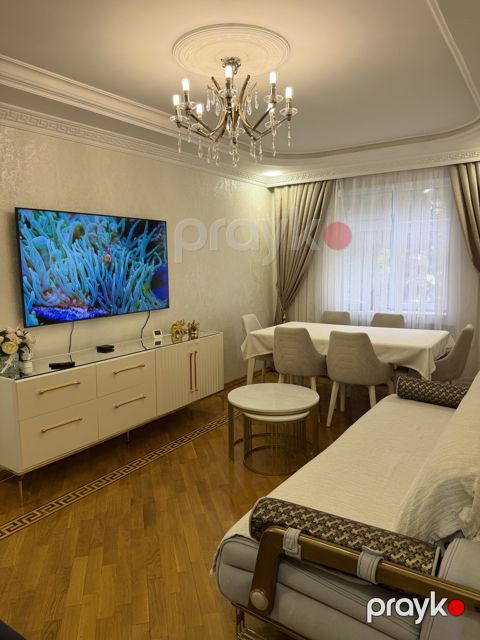 Satılır 2 otaqlı köhnə tikili 65 m² — Bakı