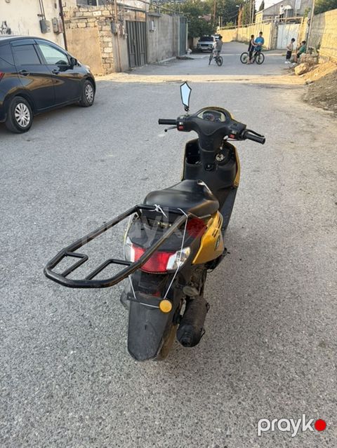 ZigZag şəhər moped– sarı/qara rəngdə, kompakt və qənaətcil şəhər — Bakı
