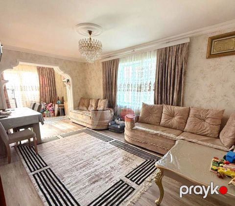Satılır 4 otaqlı köhnə tikili 86 m² — Bakı
