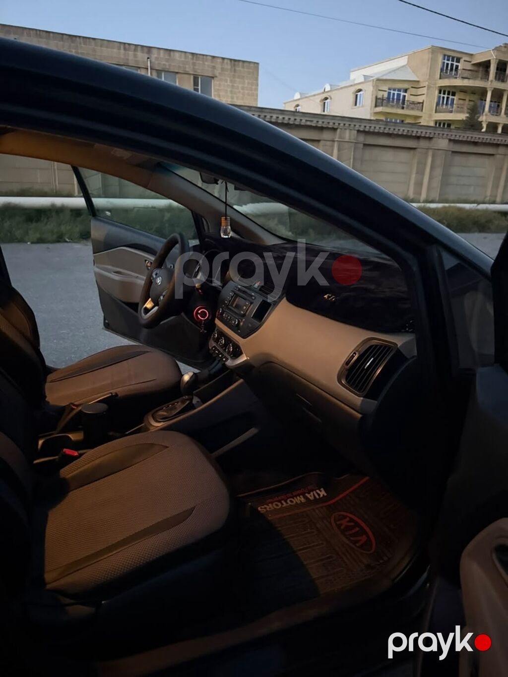 Kia Rio sedan – qara rəng, Azərbaycan nömrə nişanı “88 CH 751” — Avtomobillər, Bakı (5)