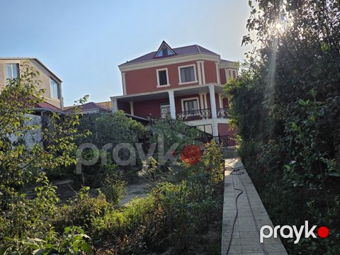Satılır 10 otaqlı həyət evi/bağ evi 300 m² — Bakı