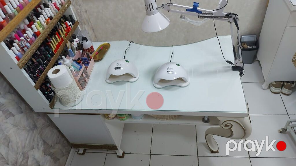 Manikur stolu və makiyaj şkafı satılır Xüsusi yığılmayıb, çox möhkəm — Salon mebeli, Bakı (6)