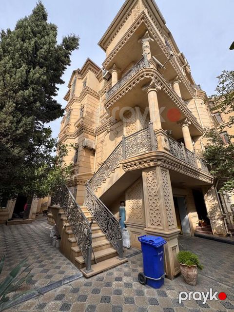 Satılır 15 otaqlı həyət evi/bağ evi 800 m² — Bakı