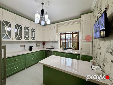 Satılır 8 otaqlı həyət evi/bağ evi 320 m² — Bakı