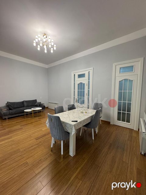 İcarəyə verilir 2 otaqlı köhnə tikili 100 m² — Bakı