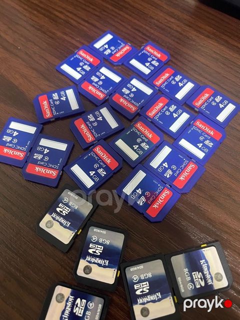 Sandisk-4GB 20 azn Kingston-8GB 25 azn Əldə var məhdud saydadır — Bakı