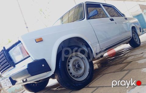 VAZ 2107 sedan - Kuzov: ağ rəng, 4 qapı, xrom detal və qara — Neftçala