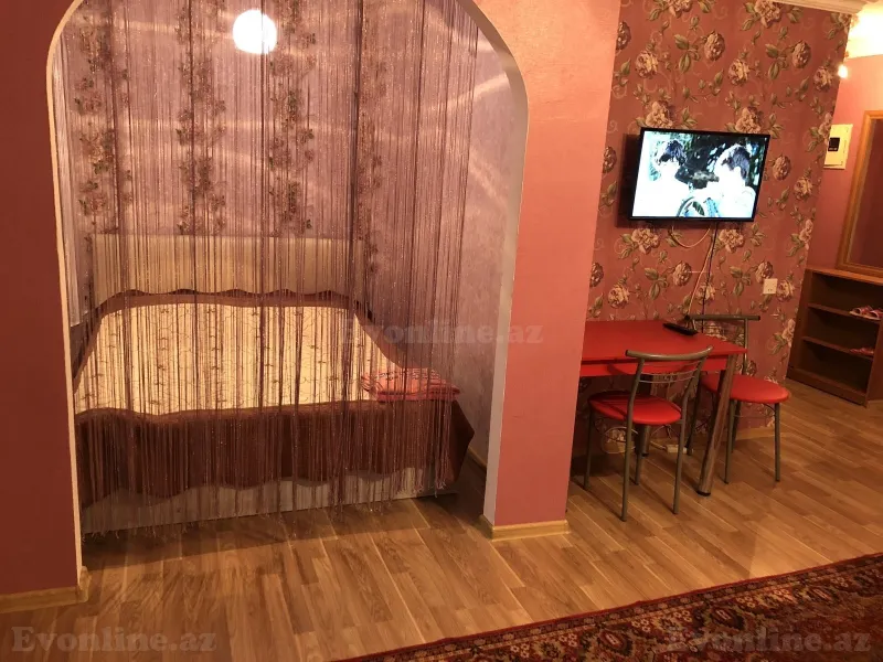 Kirayə verilir 1 otaqlı Mənzil Köhnə tikili 40 m² Bakı, Yasamal r., Elmlər Akademiyası m — Mənzil, Bakı (5)