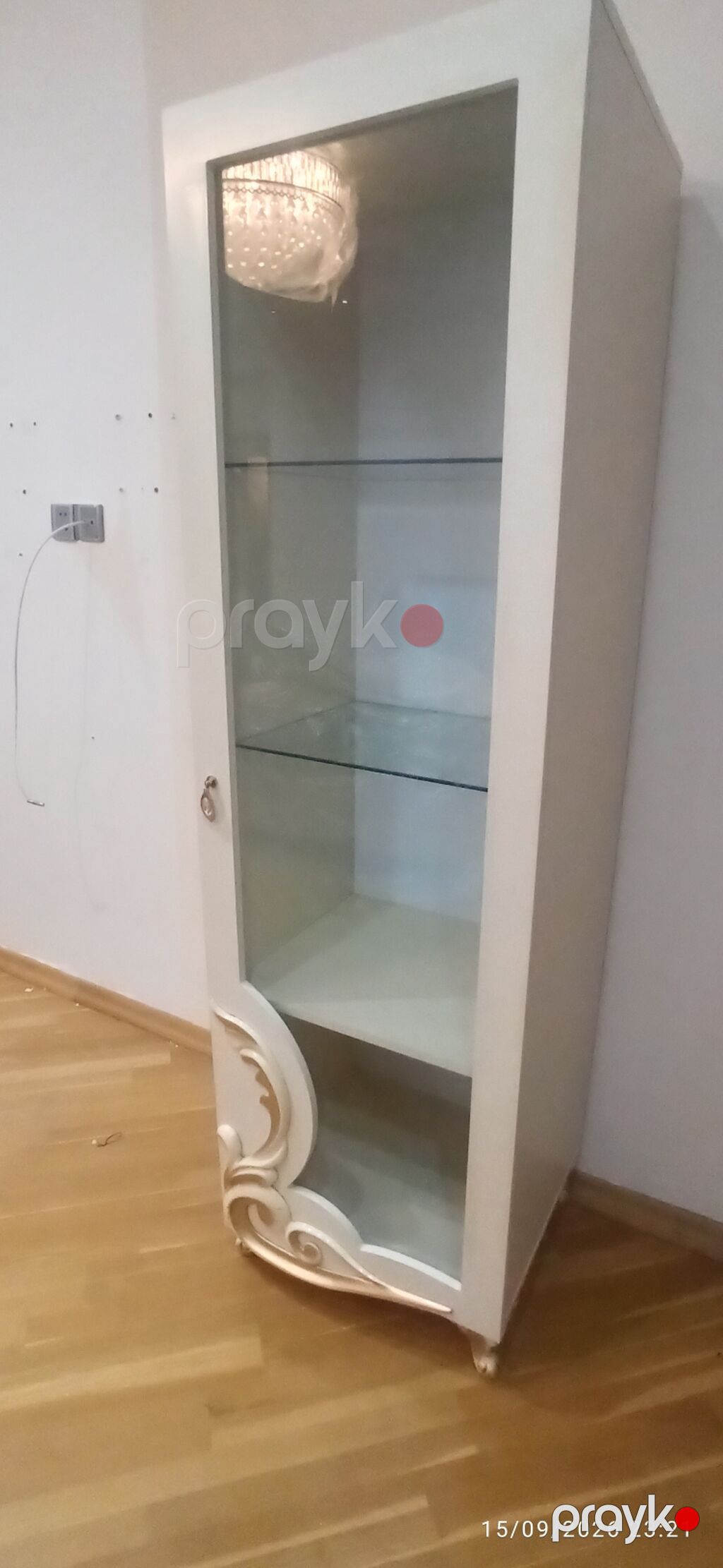 Klassik üslubda ağ rəngli qonaq otağı mebel dəsti. Tərkibi: - Geniş — Qonaq otağı üçün, Bakı (3)