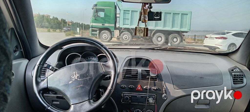 Avtomobil: sedan kuzovlu, gümüşü rəng Nömrə seriyası: 90-VR-260 (AZ) — Avtomobillər, Masazır (7)