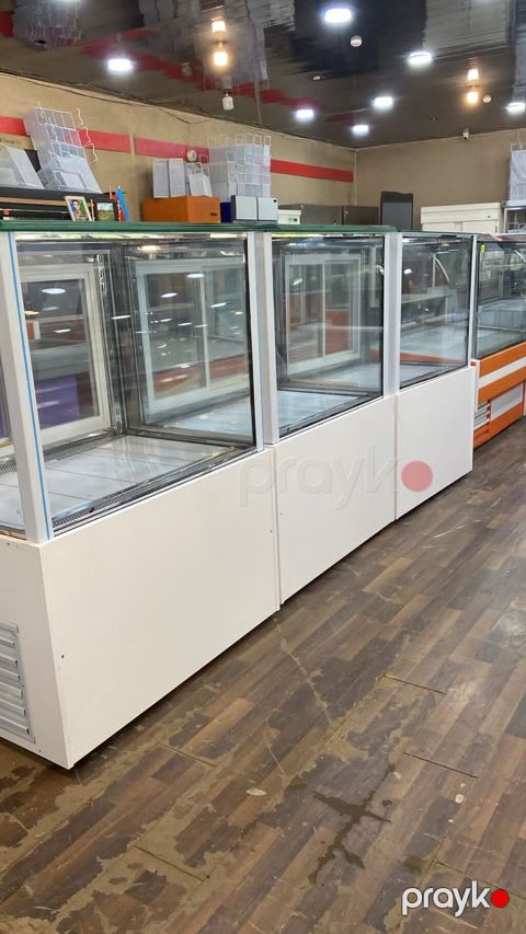 Soyuducu vitrin – supermarket, kafe, şirniyyat, ət və süd məhsulları — Digah