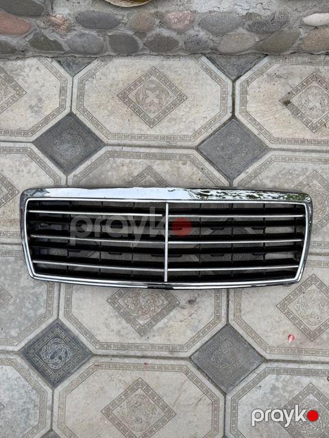 Mercedes radiator barmaqlığı — Bakı