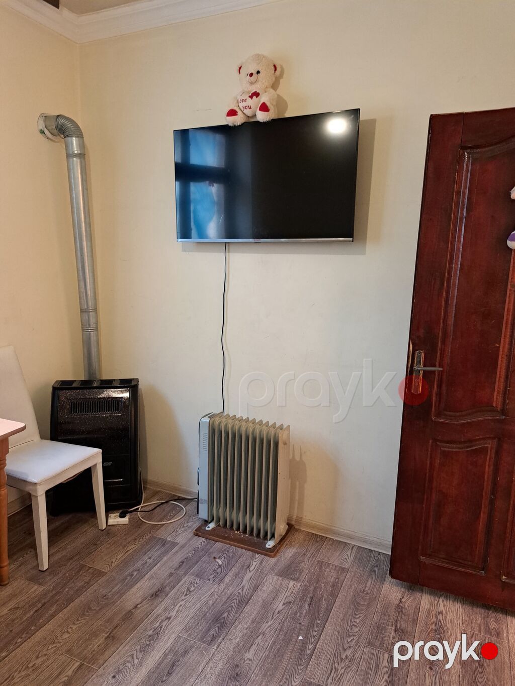 Ünvan olaraq Yeni Yasamal, İnşaatçılar metrosuna yaxın yerdədi.Evin — Mənzil, Bakı (9)