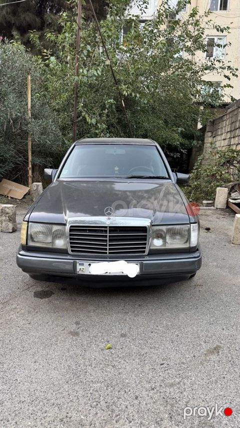 Mercedes-Benz 260: 2.6 l Sedan — Bakı