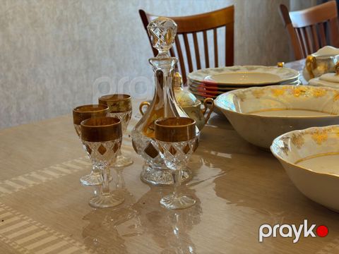 Kristal qrafin və badə dəsti rumkanın iki ədədi sınıb Real alıcıya — Bakı