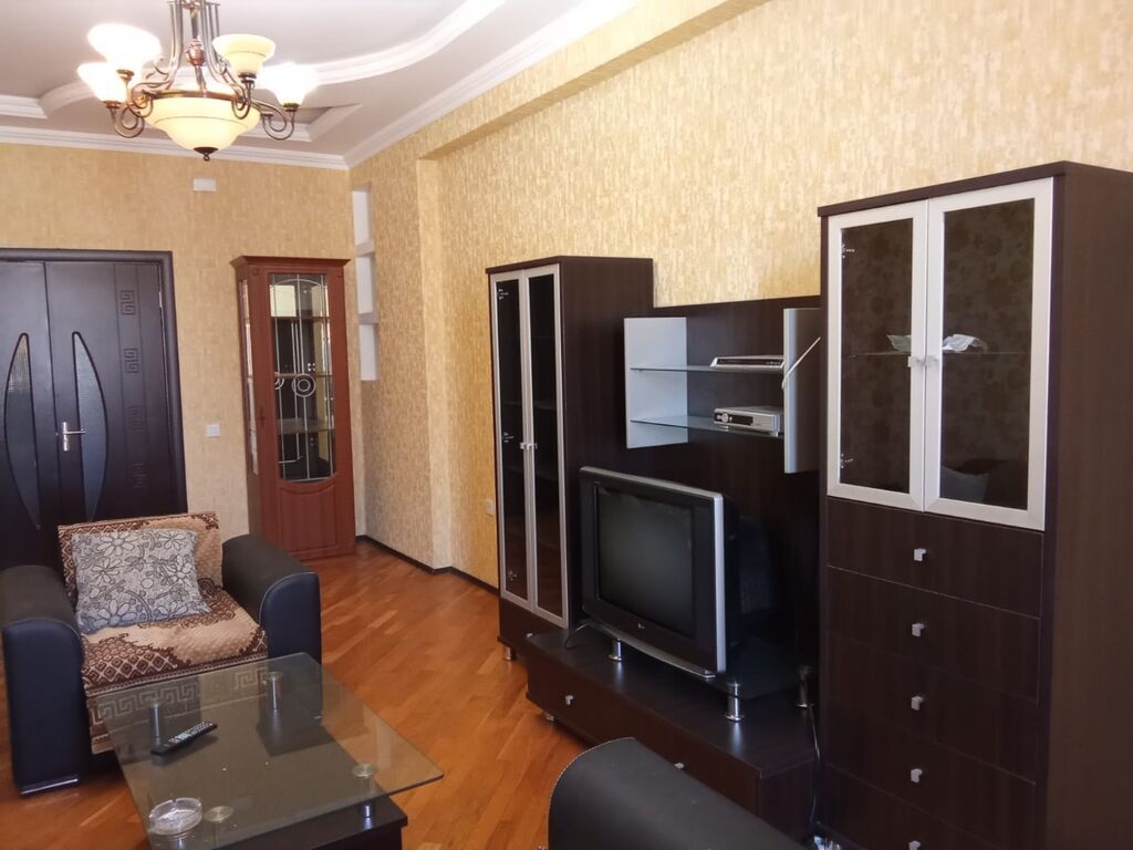 Xetai Metrosu yaxınlığında Qazaxıstan Sefirliyinin yani Aga Sentrlə uz — Qonaq otağı üçün, Masazır (4)