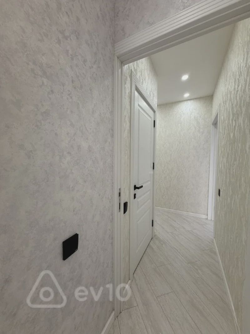 For sale: 2-room apartment (old building), 45 m² — Mənzil, Bakı (7)