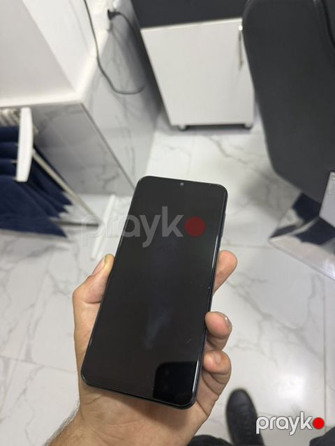 Smartfon – tam ekranlı, nazik çərçivəli qara korpus - Ön tərəfdə — Bakı