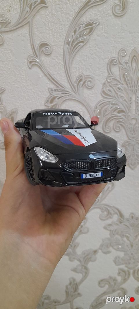 Bmw z4 m40i 1:24 Ölçüdə Təzədir Hər yeri açılır Səsli və İşıqlı