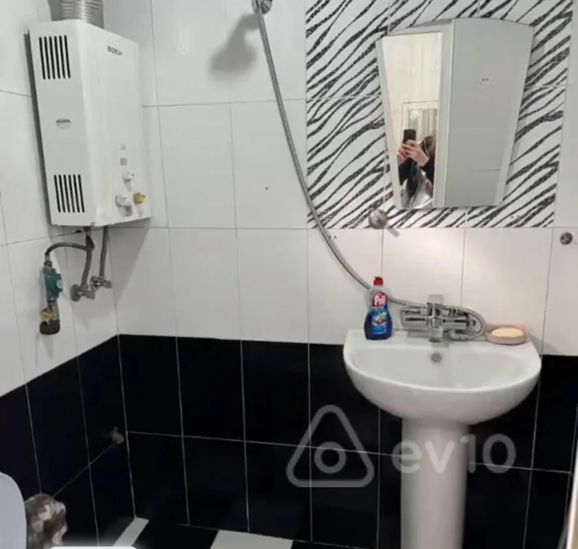 2 otaqlı həyət evi, 55 m², 8 noyabr metrosu — kirayə — Ev, villa, Bakı (5)
