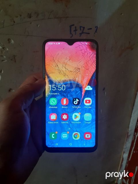 20azn islekdir son qiymet tek telefon — Bakı