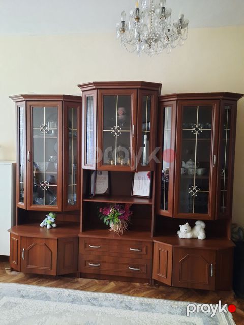 Klassik tərzli qonaq otağı üçün vitrinli mebel dəsti. - Material — Digah