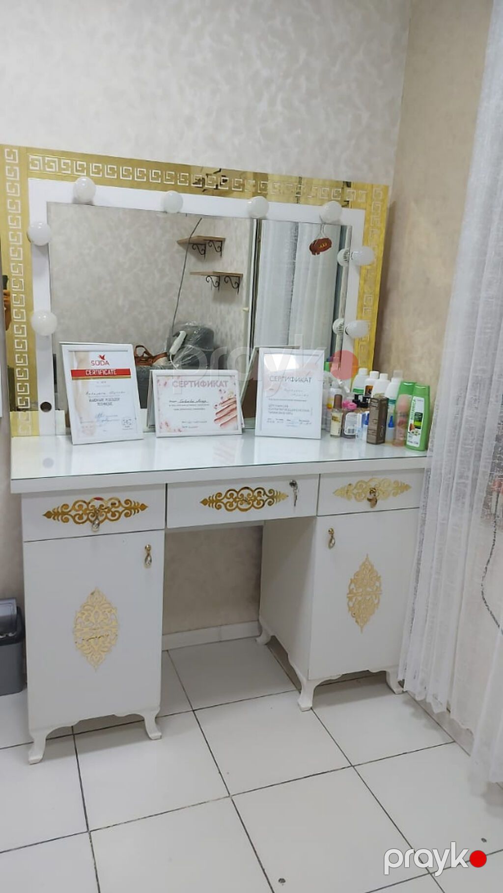 Manikur stolu və makiyaj şkafı satılır Xüsusi yığılmayıb, çox möhkəm — Salon mebeli, Bakı (2)