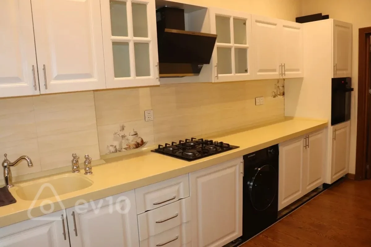 3 otaqlı mənzil, 150 m², Mirəli Seyidov küç., 4. — kirayə — Bakı