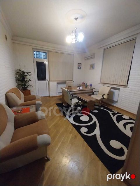 Satılır obyekt 1200 m² — Bakı